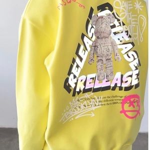 NEW❤️💛 Sweater weather nice graphic crew neck sweater